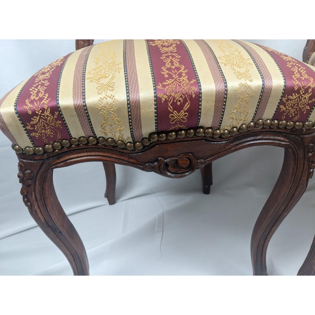 Late 20th Century Pair of French Louis XV Style Carved Walnut Side Chairs With Burgundy & Gold Damask Upholstery For Sale - Image 16 of 17