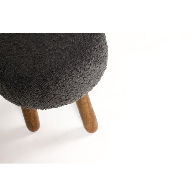 Custom Awassi Tripod Ottoman Footstool — Turned Walnut Legs — Charcoal Gray Bouclé For Sale - Image 4 of 5