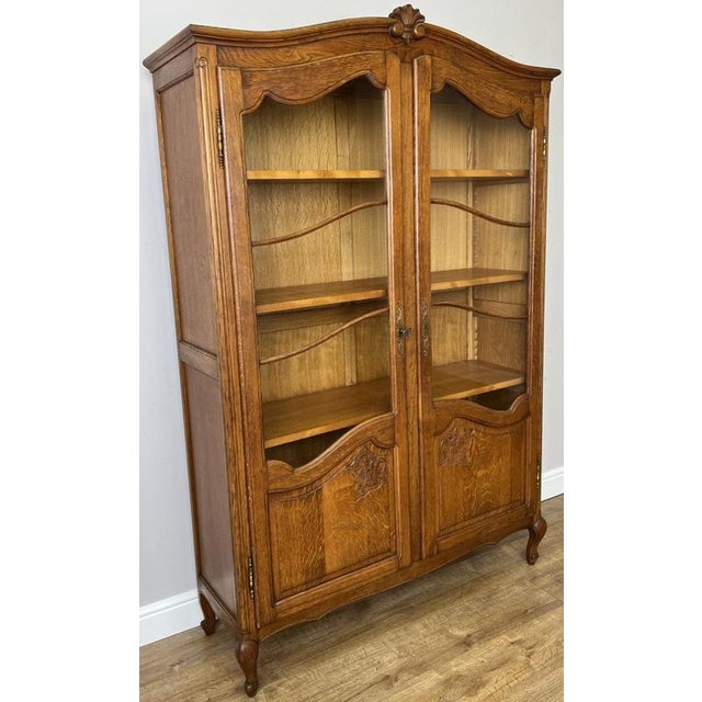 Vintage French Louis XIV Style Display Cabinet in Oak For Sale - Image 3 of 11