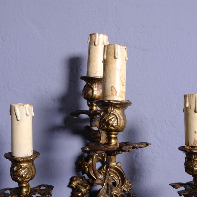 Pair of wonderful bronze wall lights from the 50s and 60s with 4 light points. Dimensions: Width 26 cm. Depth 20 cm....