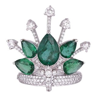 Set in 18k Gold, 3.80 Carats, Natural Zambian Emerald & Diamonds Cocktail Ring, Us Size 6 For Sale