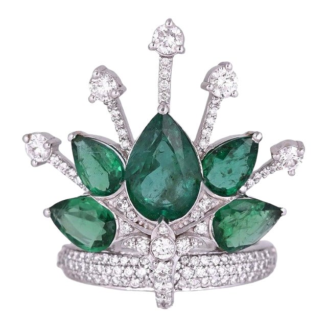Set in 18k Gold, 3.80 Carats, Natural Zambian Emerald & Diamonds Cocktail Ring, Us Size 6 For Sale