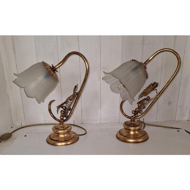 Florentine Table Lamps with Gold-Colored Metal Frames and Frosted Relief Glass Shades, 1970s, Set of 2 For Sale - Image 6 of 7