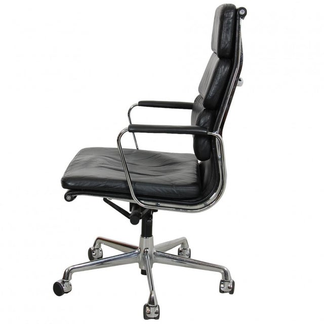 Ea-219 Office Chair in Black Leather by Charles Eames, 1980s For Sale - Image 4 of 16