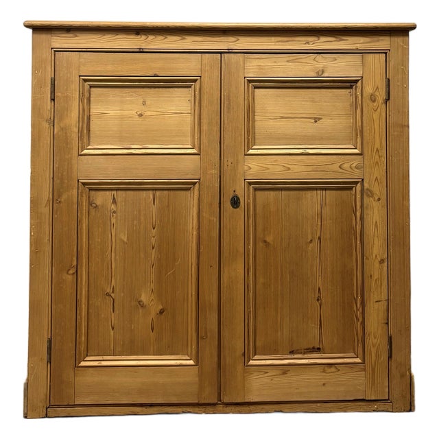 19th Century English Pine Cupboard For Sale
