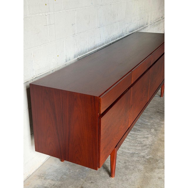 Danish Rosewood Sideboard by Ib Kofod-Larsen for Faarup Møbelfabrik – Vintage Mid-Century Modern Credenza For Sale - Image 10 of 12
