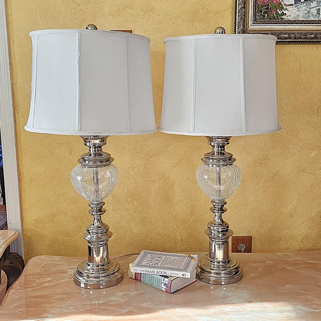 Chrome Pair of Tall Chrome Crackle Glass Table Lamps – Vintage Hollywood Regency Glam 3-Way Lighting For Sale - Image 8 of 18