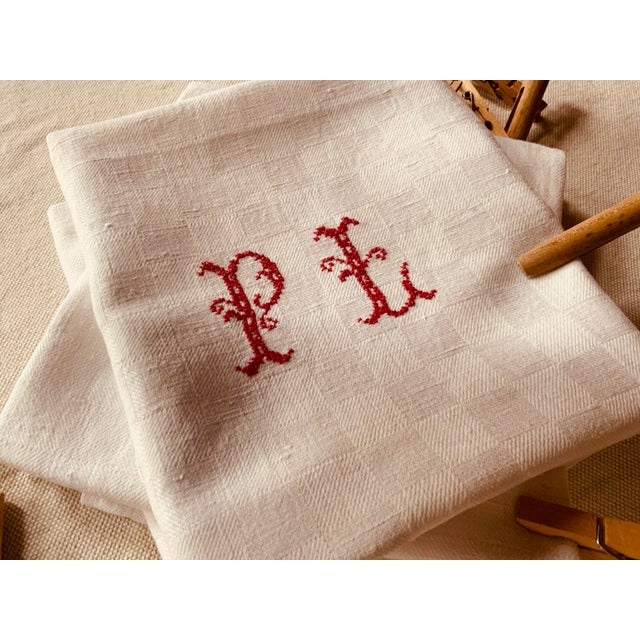 French Exceptional Quartet of French Linen Napkins With Turkey Red Monograms, C. 1910 For Sale - Image 3 of 12