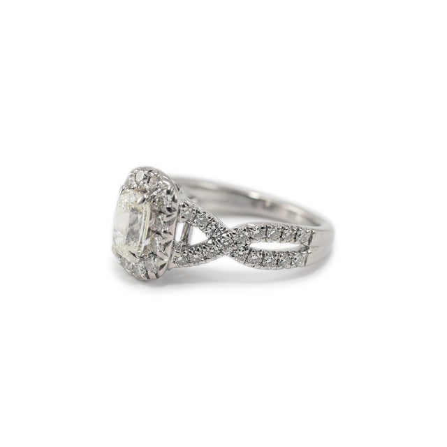 Early 21st Century 18k White Gold Gia 1.01ct Cushion Cut Diamond Crossover Shank Engagement Ring For Sale - Image 5 of 12