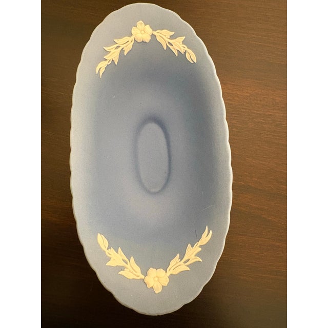 Mid-Century Modern Vintage Wedgwood Vase and Tub - A Set For Sale - Image 3 of 4