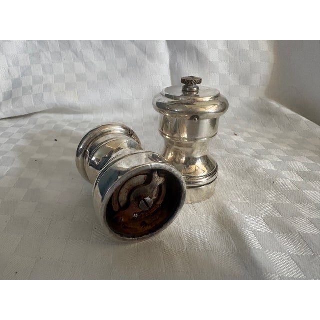 English 1920s Two Petite Sterling Silver Grinders; For Salt and Pepper For Sale - Image 3 of 11