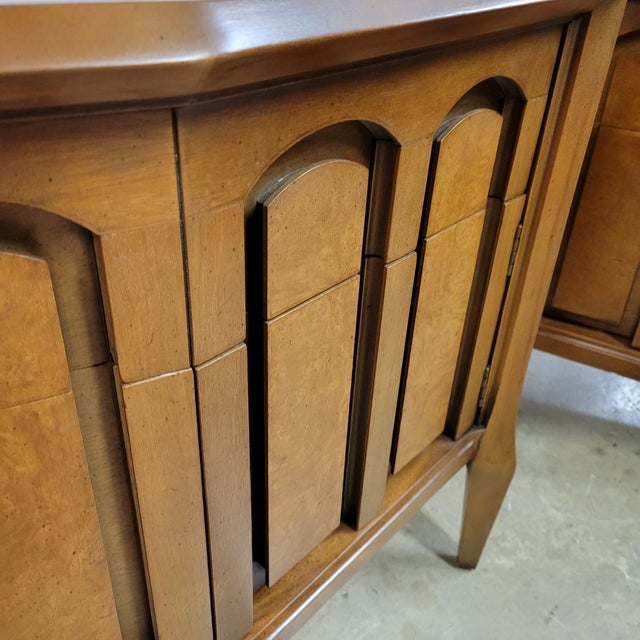 1970s 1970s Romweber Burl Wood & Walnut Bow-Front Nightstands or End Tables – Pair For Sale - Image 5 of 11