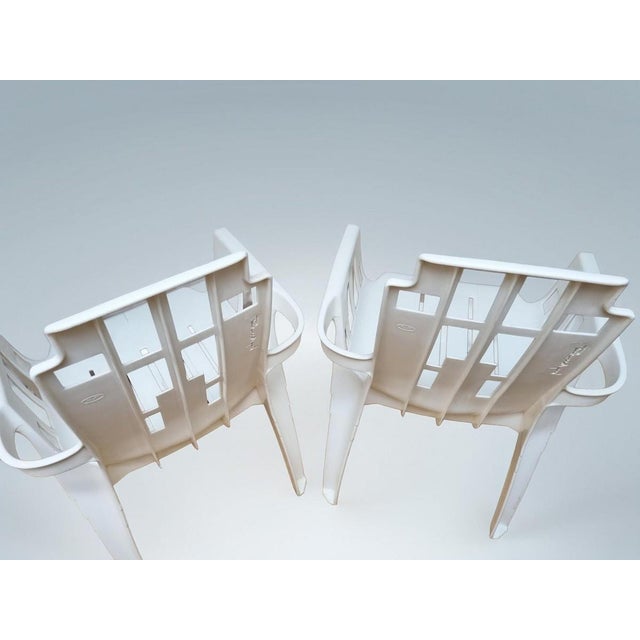 White Stackable Plastic Chair by Pierre Paulin for Henry Massonnet 1980s For Sale - Image 8 of 18