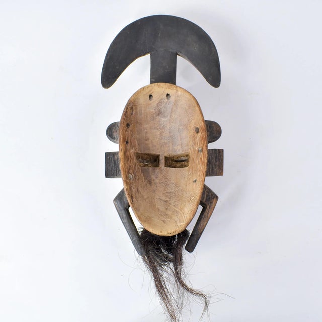 African Early 20th Century Djimini Ligbi Do Society Mask on Custom Stand Côte d'Ivoire For Sale - Image 3 of 13