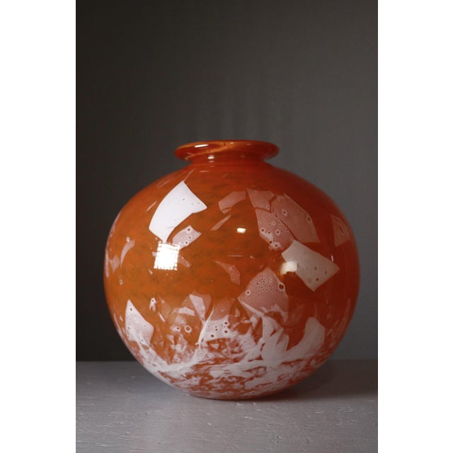 Large glass vase with a marbled white finish, circa 1920, produced by LORRAIN, La Belle Étoile glassworks, Daum & Cie,...