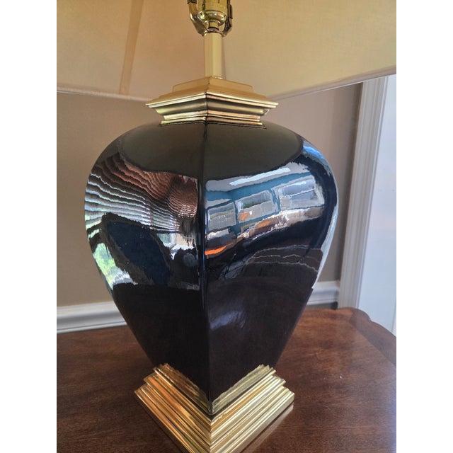 Chinoiserie Vintage Brass and Black Porcelain Table Lamp For Sale - Image 3 of 11