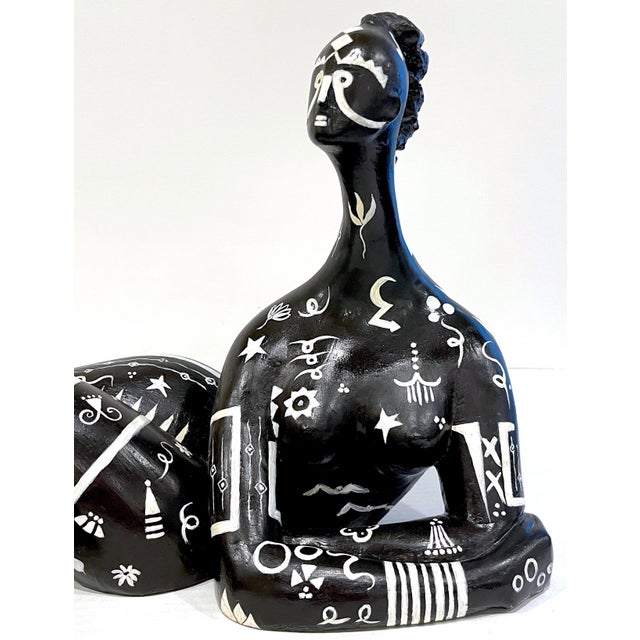 Modern Black & White Sculpture of a Reclining Tribal Tattooed African Queen For Sale In Atlanta - Image 6 of 12