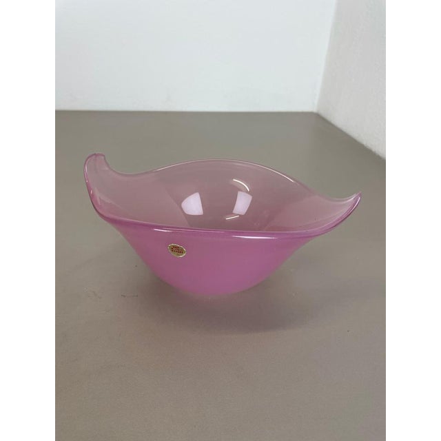 Large Italian Shell Bowl in Pink Opaline Murano Glass, 1970s For Sale - Image 3 of 18