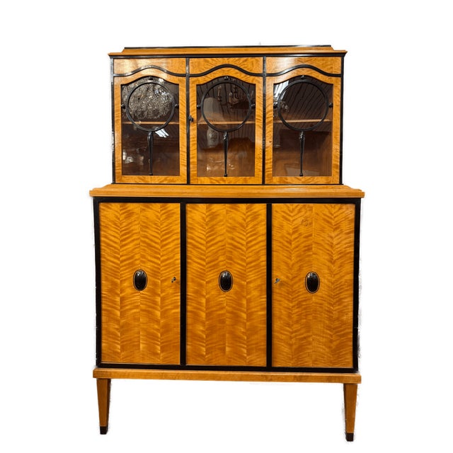 Art Deco Salon Display Cabinet in Flamed Birch Veneer, 1910 For Sale - Image 9 of 9