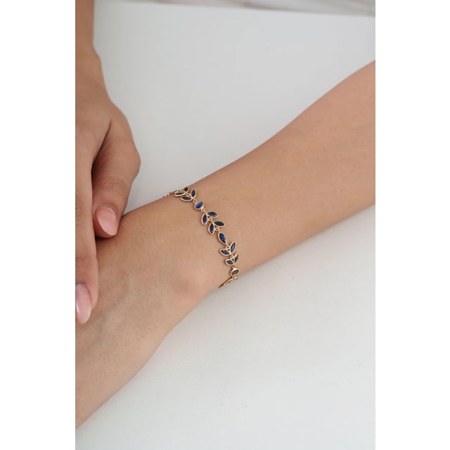 Ink Blue 14k Yellow Gold 7.01ct Marquise Blue Sapphire Vine Leaf Link Bracelet For Sale - Image 8 of 17