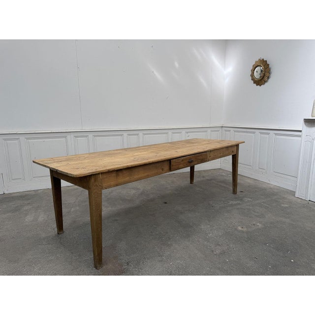 Originating from a former farmhouse in the Lyon region, this large vintage table, crafted from solid oak (for the legs)...