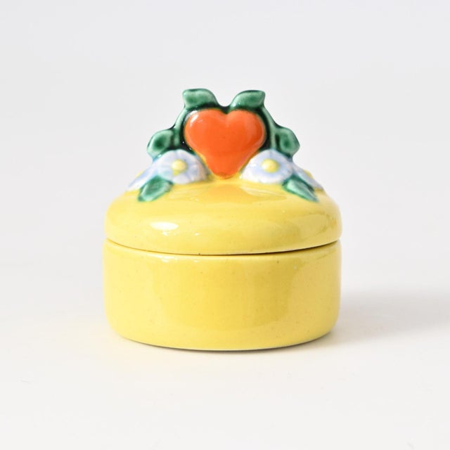 1920s Small Yellow Ceramic Heart Box by Rudolf Podany for KWK Keramos, 1920s For Sale - Image 5 of 10