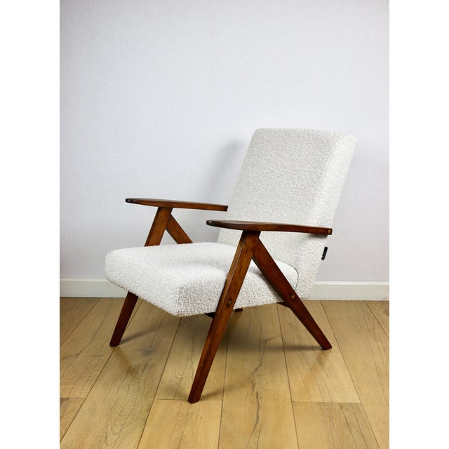 Vintage B-310 VAR Armchair in White Bouclé and Wood, 1970s For Sale - Image 6 of 12
