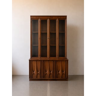 Broyhill Brasilia Hutch / China Cabinet. Vintage Mid-Century Modern, Attributed. For Sale