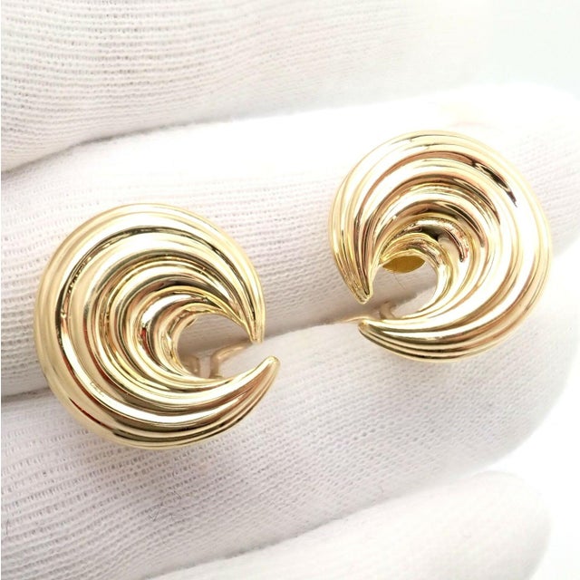 About This Piece: These earrings are made for pierced ears. Metal: 18k Yellow Gold Dimensions: 21mm x 22mm Weight: 19.7...