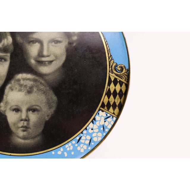 1930s Tin Can of the Belgian Royal Family, 1930s For Sale - Image 5 of 11