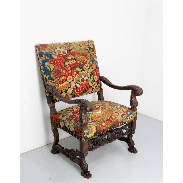 English Victorian Walnut Armchair with Lion Paws Feet, Late 19th Century For Sale - Image 3 of 15