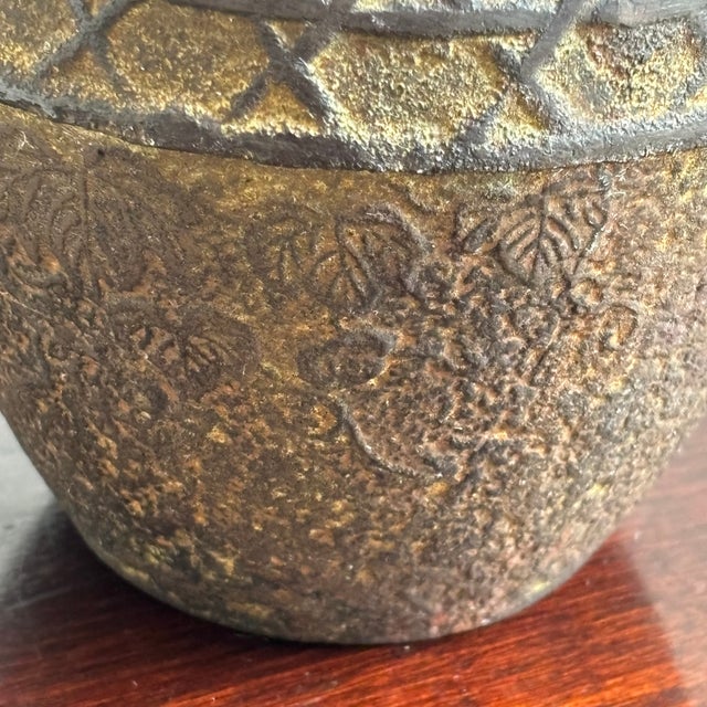 Early-20th Century Japanese Nambu Tekki Cast Iron Cachepot / Planter For Sale - Image 14 of 18