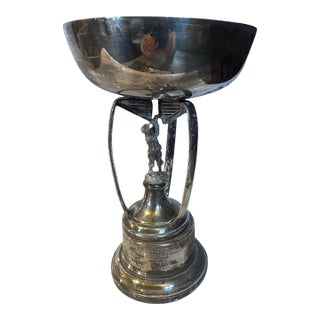 1190’s Silverplate Par 3 Golf Trophy With Golfer at Center and Golf Clubs Ad Base for the Cup For Sale
