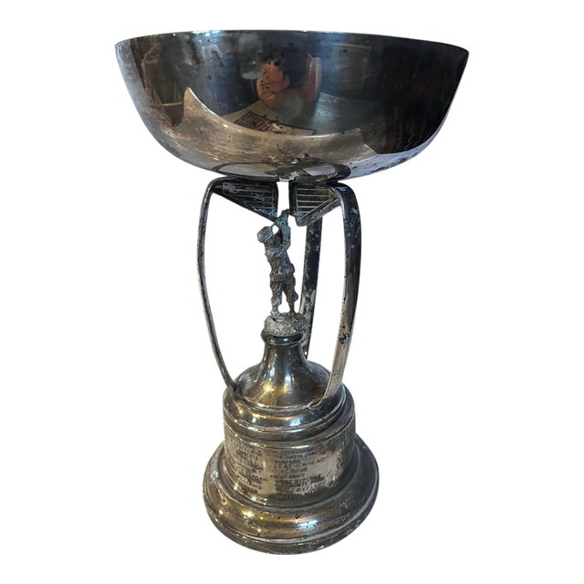 1190’s Silverplate Par 3 Golf Trophy With Golfer at Center and Golf Clubs Ad Base for the Cup For Sale