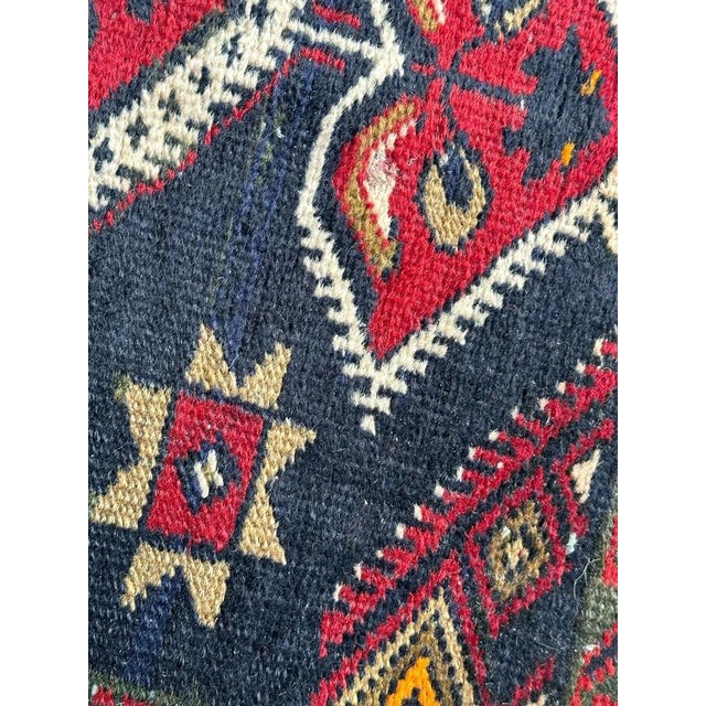 Small Mid-Century Turkish Yastik Rug from Bobyrugs, 1940s For Sale - Image 13 of 18