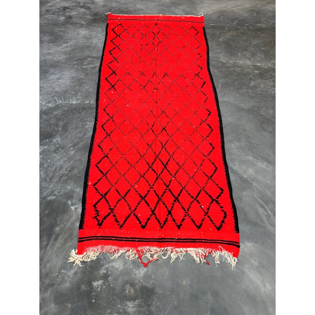 Mid-Century Modern 1980s Moroccan Red Large Rug - 4'12" X 11'8" Ft For Sale - Image 3 of 8