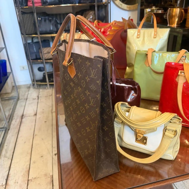 2000s Louis Vuitton Monogram Brown Coated Canvas and Vachetta Leather Sac Plat For Sale - Image 6 of 14