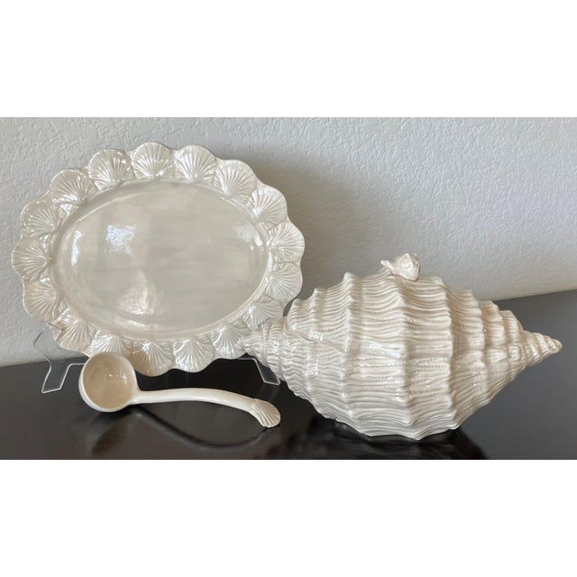 Deruta Circa 1982 Palm Beach Chic Lidded Earthenware Conch Shell Tureen With Underplate & Ladle – 4 Pieces For Sale - Image 4 of 18