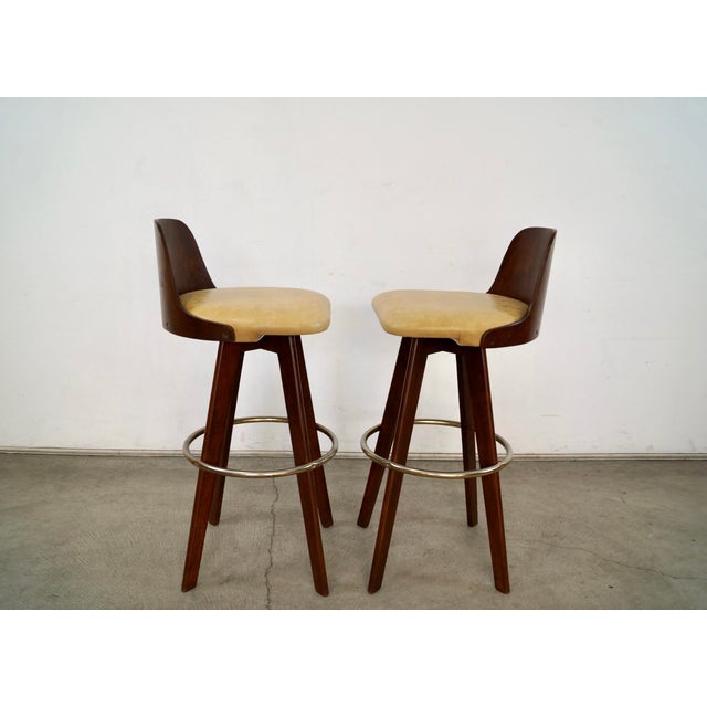 1960’s Mid-Century Modern Walnut & Leather Bar Stools - A Pair For Sale In Los Angeles - Image 6 of 12