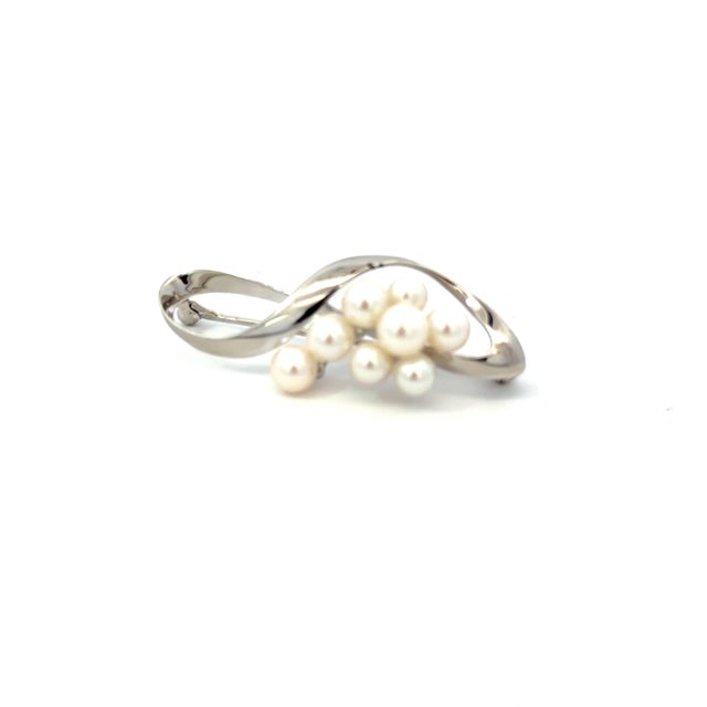 Mikimoto Akoya Pearl Brooch Sterling Silver 5.3 mm Estate For Sale In New York - Image 6 of 9