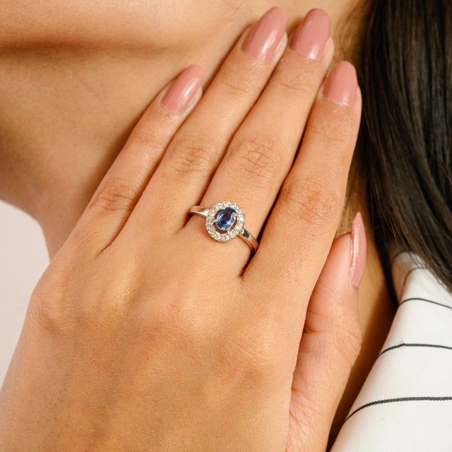 Classic 14k Gold Oval Cut Sapphire Halo Diamond Ring Size 7 For Sale In New York - Image 6 of 12