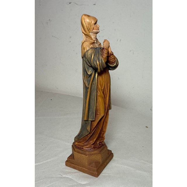Vintage Italian Wood Hand Carved Religious Madonna Nurnberg Statue Sculpture For Sale In New York - Image 6 of 9
