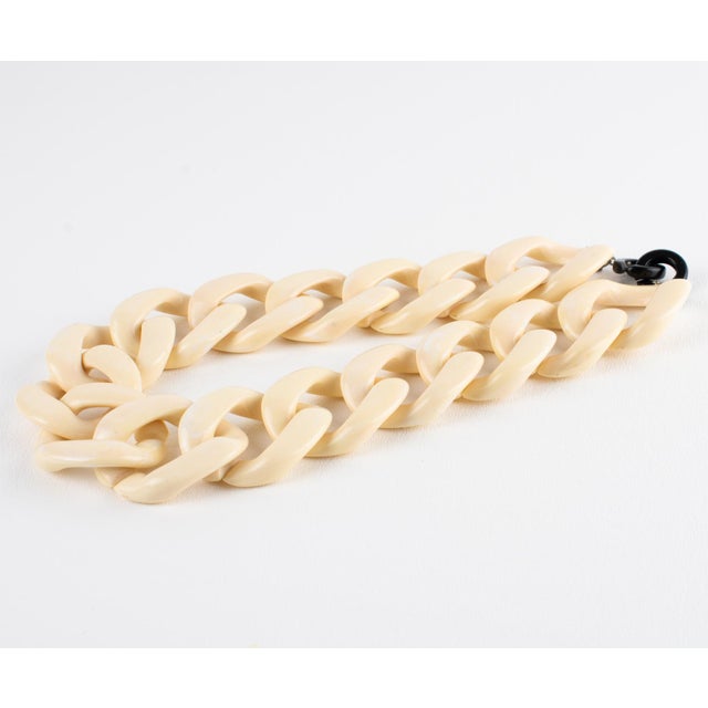 Angela Caputi Italy Choker Necklace Massive Cream-White Resin Chain For Sale In Atlanta - Image 6 of 10