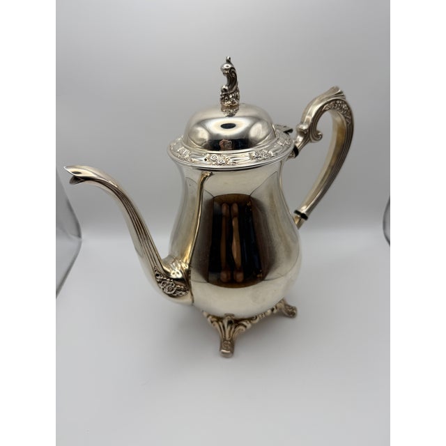 Oneida Du Maurier Silver Plate Coffee Pot & Teapot Set / Pitchers Ornate Vintage For Sale - Image 11 of 18