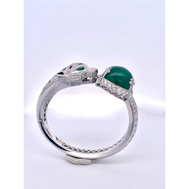 Contemporary Emerald Diamond Onyx Panthere Bracelet With Large Cabochon Emerald 29.78 CTS For Sale - Image 3 of 12