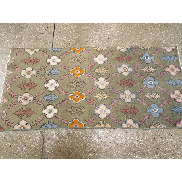Galerie Shabab Collection Mid-20th Century Turkish Anatolian Throw Rug For Sale In New York - Image 6 of 8