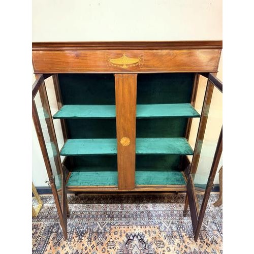 Beautiful Sheraton-style 19th century display cabinet, standing on refined tapered legs with classic spade feet. It...