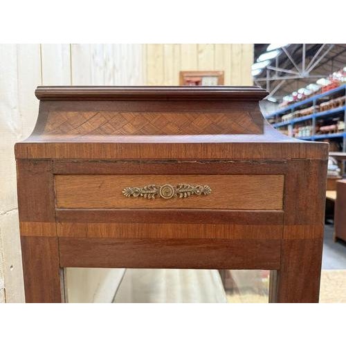 Artist: None Period: 20th century Style: Louis 15th - Transition Condition: En l'etat Material: Solid wood Length:...