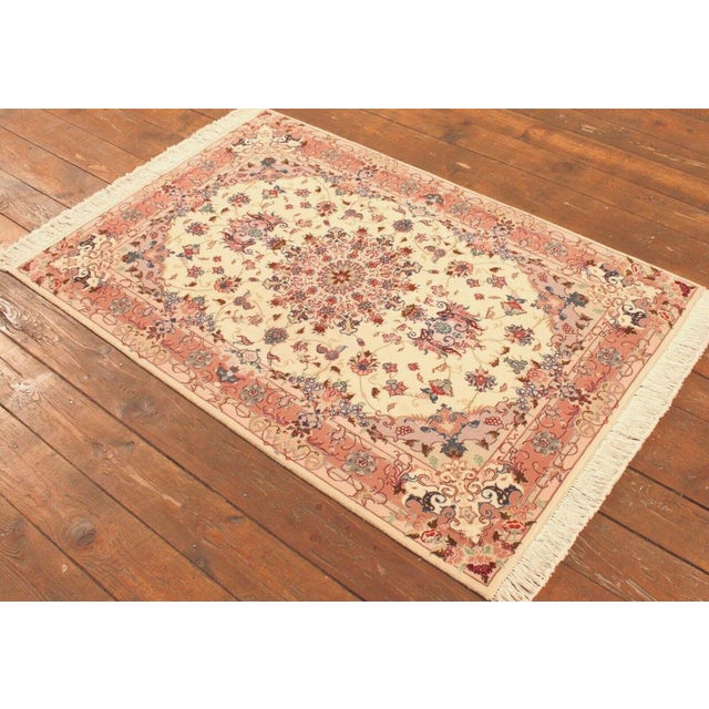 Middle Eastern Rug in Wool For Sale - Image 5 of 11