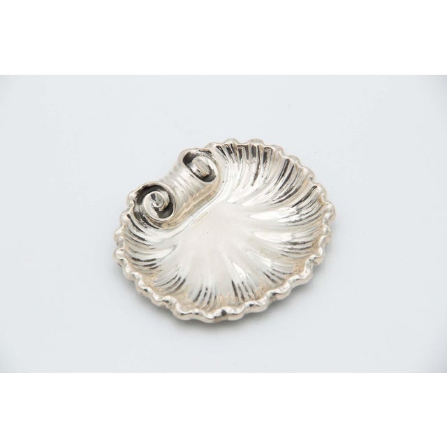 Shell-Shaped Silver Ring, in Good conditions. Designed 1920 to 1949